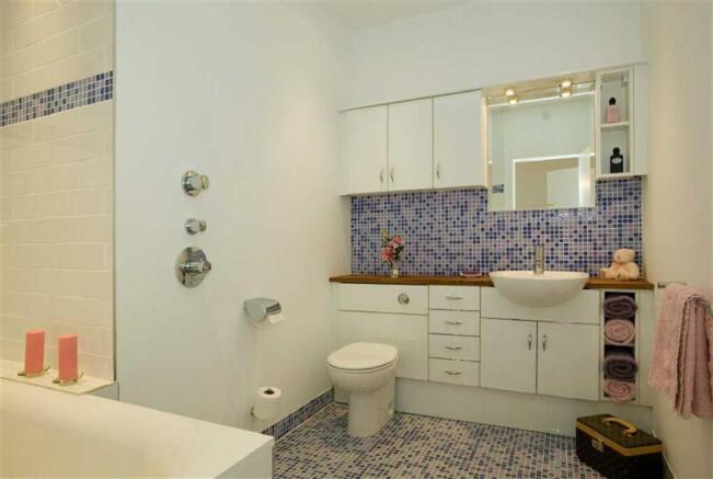 ENSUITE BATHROOM