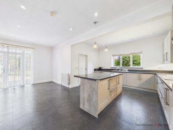 Kitchen/Dining Area