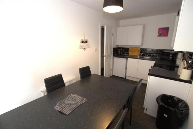 4 bed End of Terrace to rent Image 12