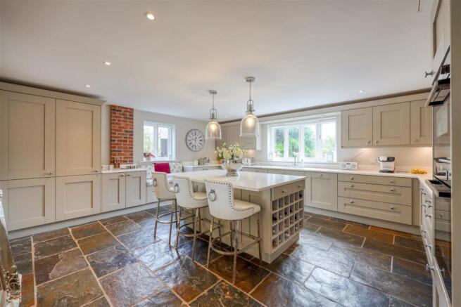 Kitchhen/Breakfast Room