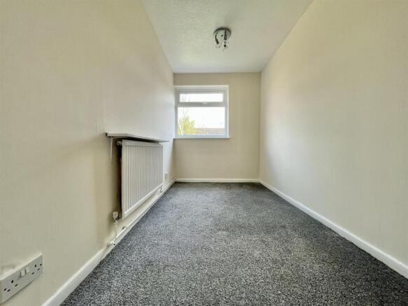 141 Blackden Walk Bedroom 2.jpeg