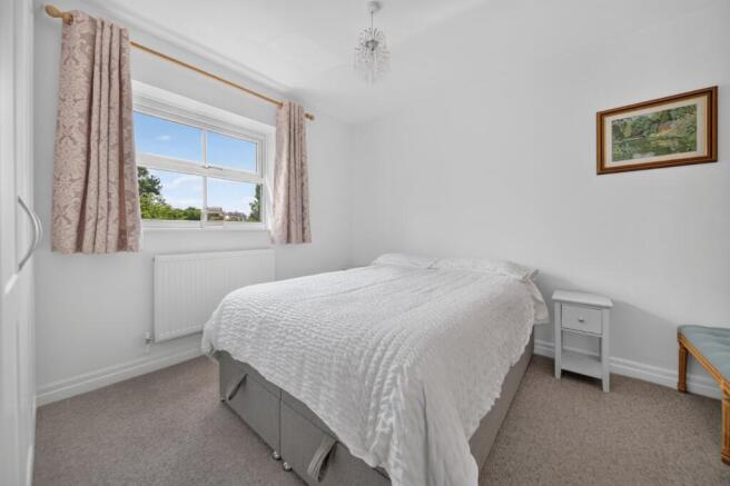 5 bed Detached for sale Image 11