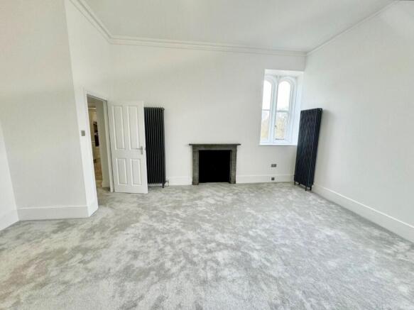 2 bed Penthouse to rent Image 7