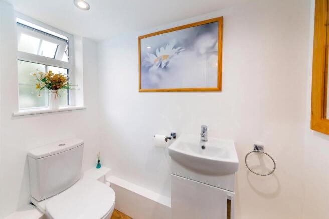 3 bed Semi-Detached for sale Image 11