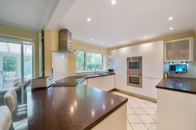 1300560-16-683d99138d338