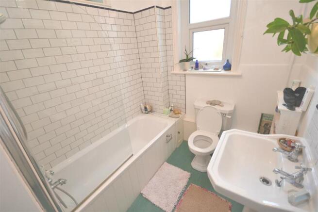 Bathroom a.jpg