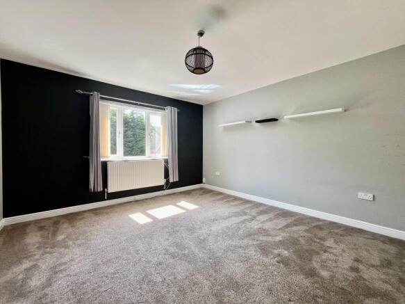 5 bed Detached to rent Image 9