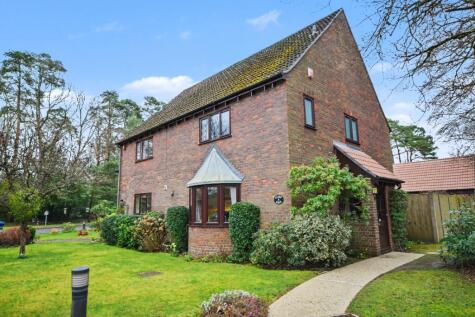 Clare Mead, Rowledge, Farnham, GU10