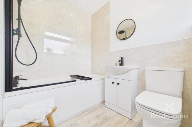 3 bed Bungalow to rent Image 9