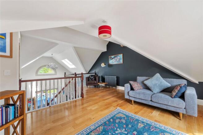 5 bed Detached for sale Image 12