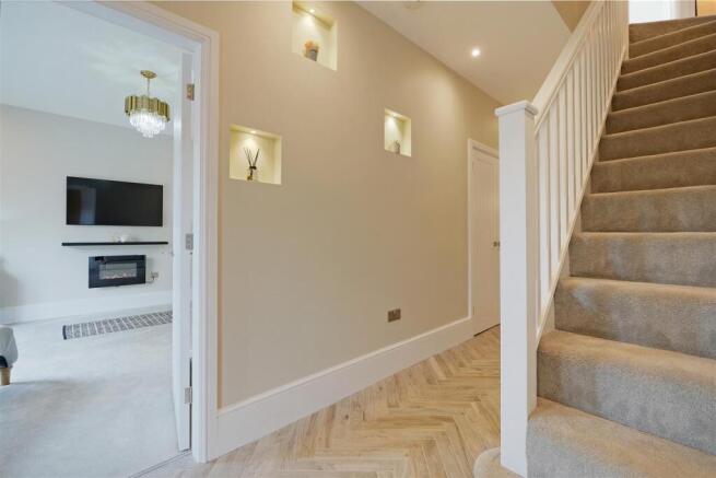 4 bed Detached for sale Image 9