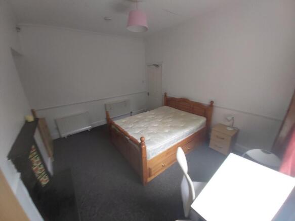 6 bed Terraced to rent Image 6