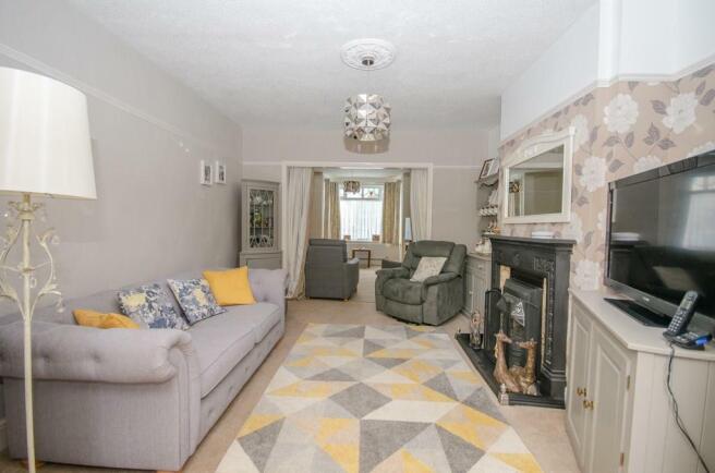 Sitting room pic 2.jpg