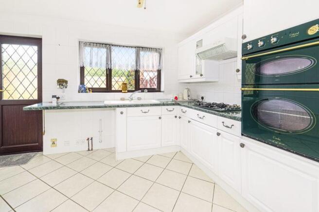 Kitchen / Brea...