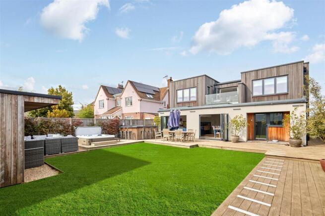 13 Halesworth Road 57dp.jpg