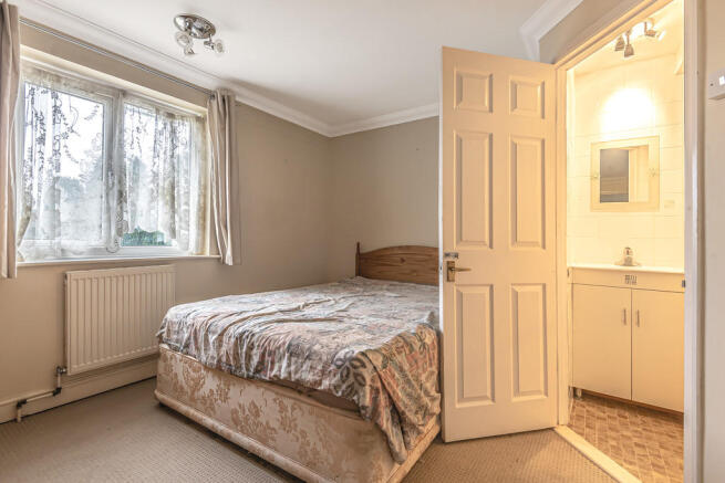 Master bedroom/En...