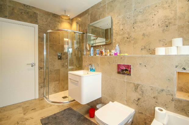 Family Bathroom Aspe