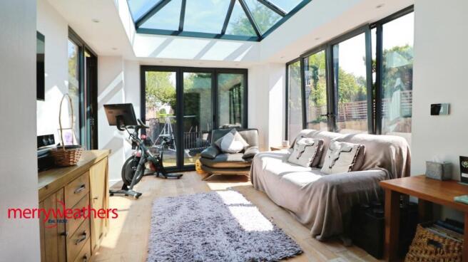 4 bed Detached for sale Image 8