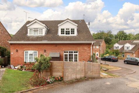 Grove Gardens, Tring