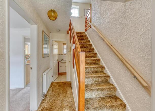 5 Churchward Grove-Hall.jpg