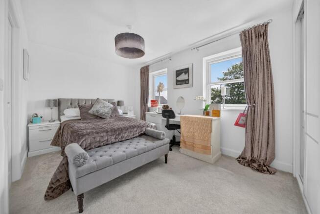 4 bed Detached for sale Image 11