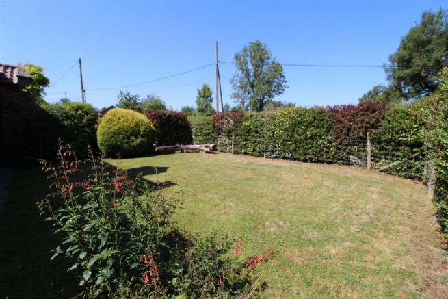 FRONT GARDEN