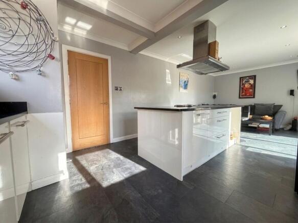 3 bed Detached for sale Image 6