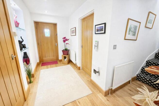 4 bed Detached for sale Image 11