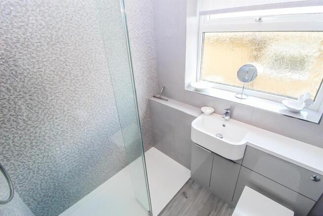 2 bed Semi-Detached Bungalow for sale Image 8