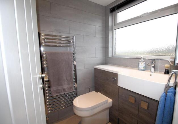 en-suite shower room