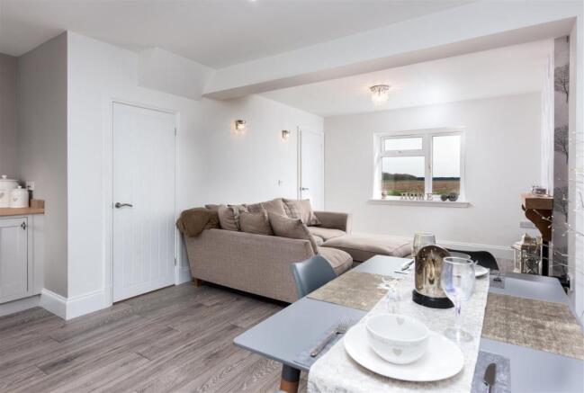 Dining/Lounge Area