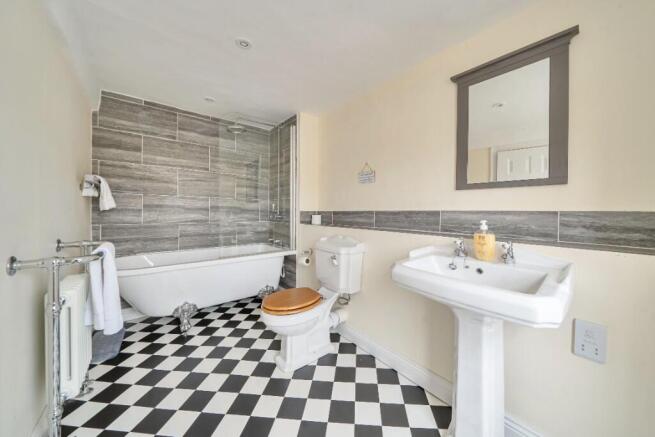 4 bed Terraced for sale Image 9
