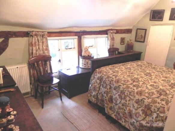 https://s3-eu-west-1.amazonaws.com/propertylab/allanmorris/property-images/standard/4507_The Old Post Office - Bedroom One.JPG