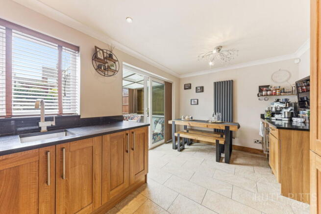 3 bed Semi-Detached for sale Image 9