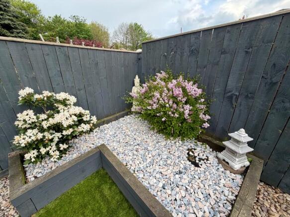 2 bed Semi-Detached Bungalow for sale Image 12
