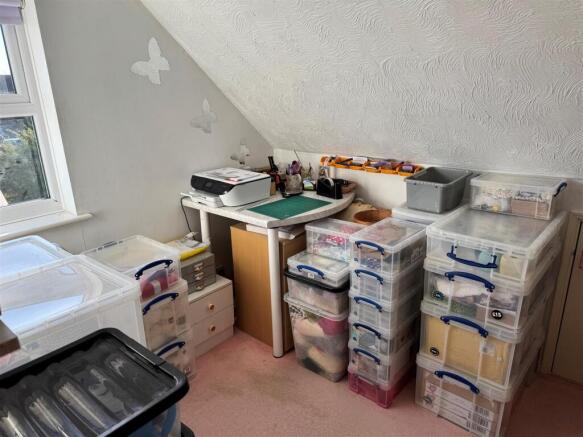 Bedroom,,..jpg