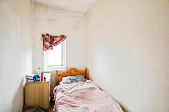 3 bed Terraced for sale Image 11