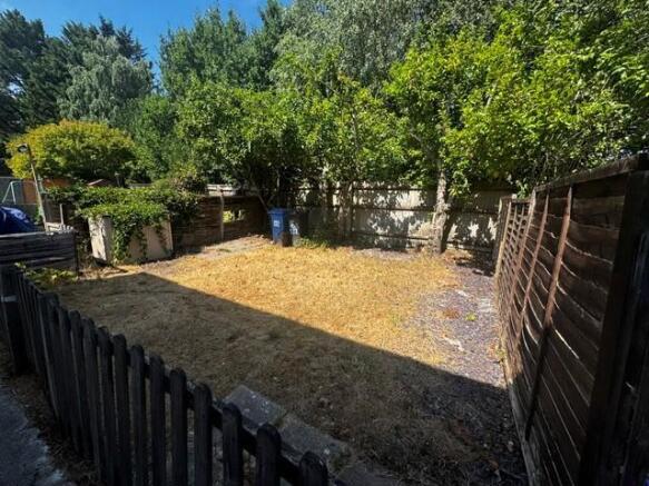 132 redhoave garden.jpg