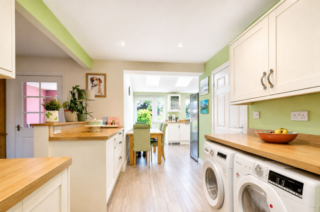 4 bed Semi-Detached for sale Image 10