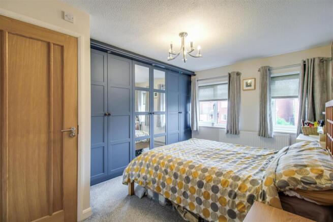 4 bed Detached for sale Image 6