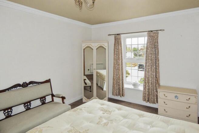 2 bed Flat for sale Image 11