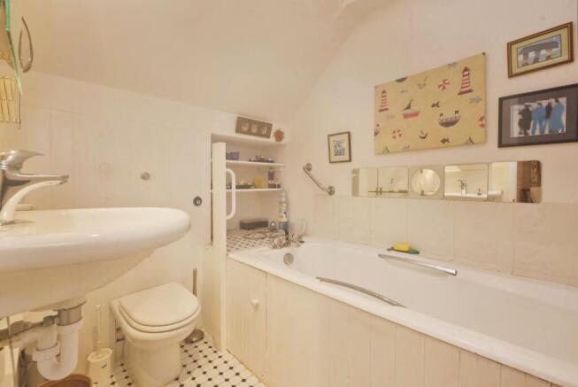 Bathroom/ En Suite
