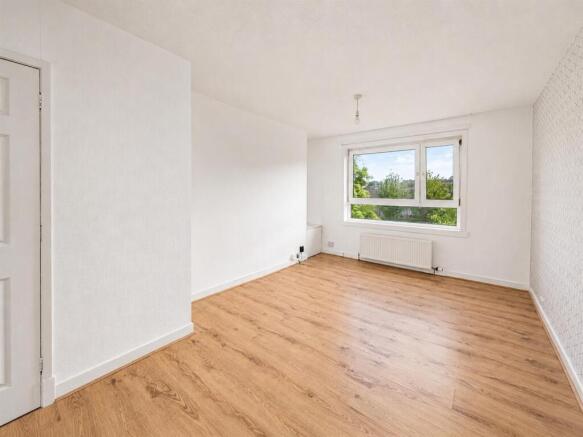 22F Tullideph Road Dundee-2.jpg