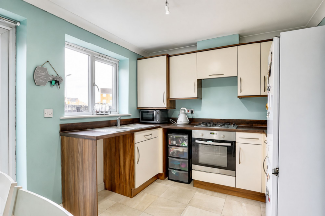 3 bed Terraced to rent Image 4
