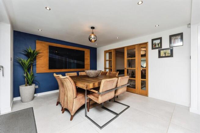 4 bed Detached for sale Image 6