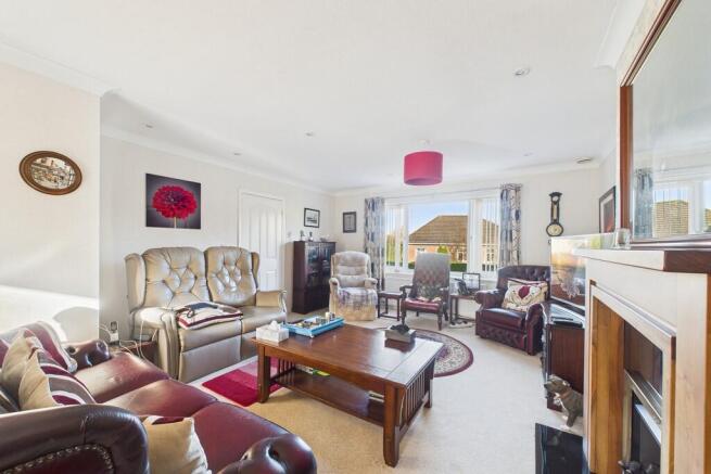 Through Lounge Di...