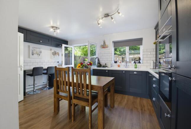 3 bed Semi-Detached for sale Image 8