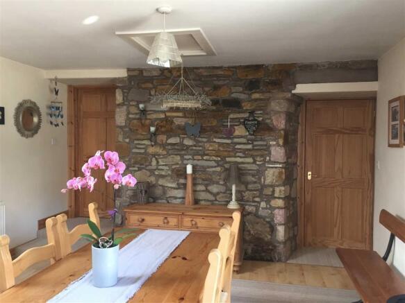 LIVING ROOM/DINING AREA