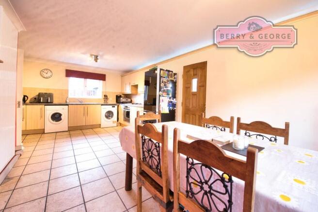 DINING / KITCHEN