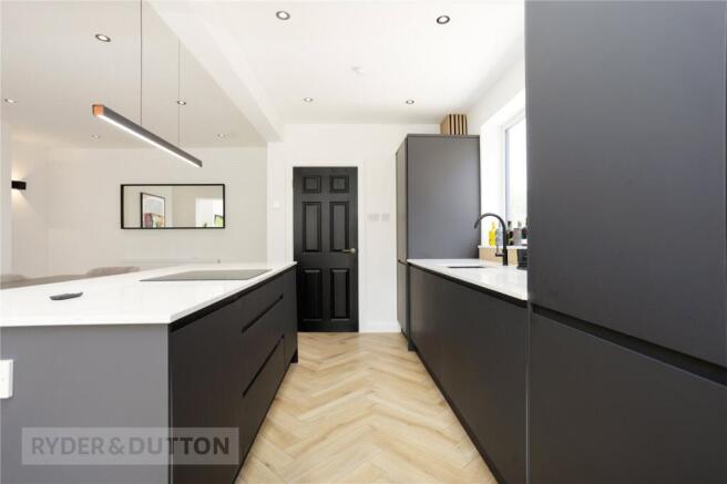 4 bed Semi-Detached for sale Image 8